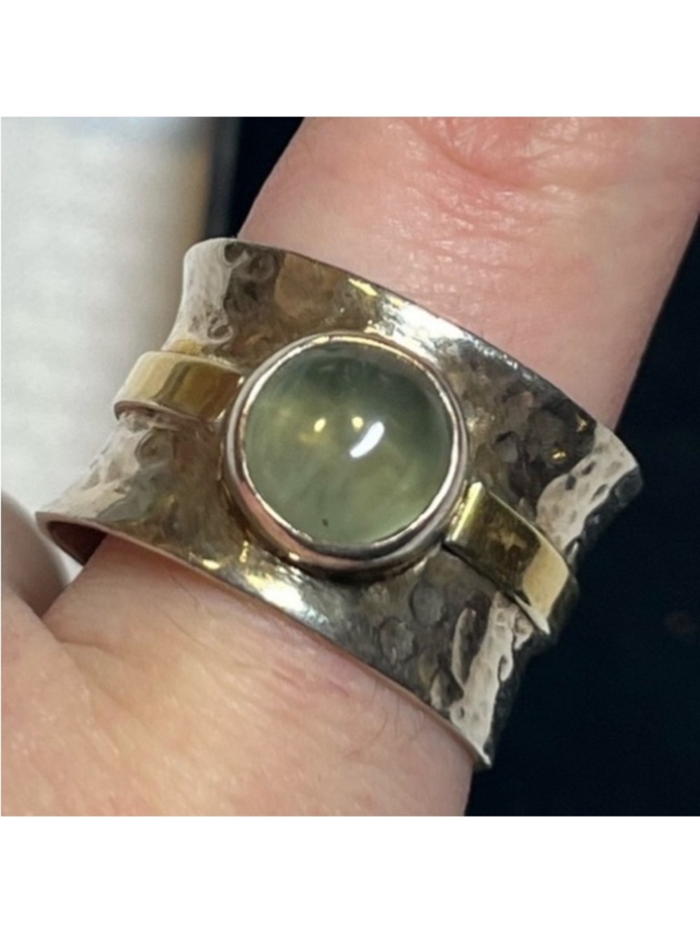 Stunning sterling silver ring green stone wide band. Women’s. 
Size 8